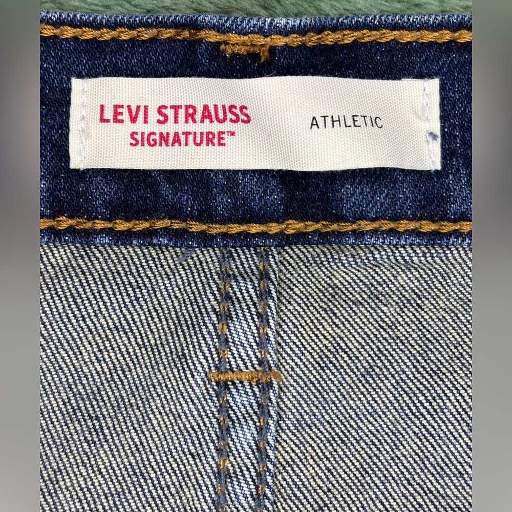 Levi Strauss Athletic Men's Dark Blue Straight Jeans, Size: W34” x L32”. (6332) - Picture 7 of 10
